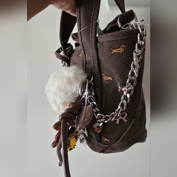 Madden Girl Mini Dachshund Tote Bag with Matching Pouch - Picture 4 of 11